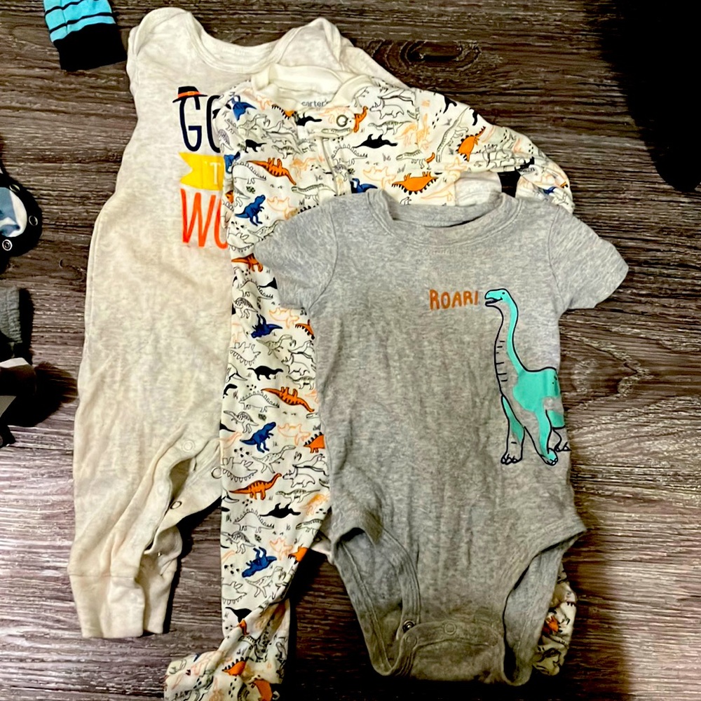 3 piece Lot of Carters 6month baby outfits